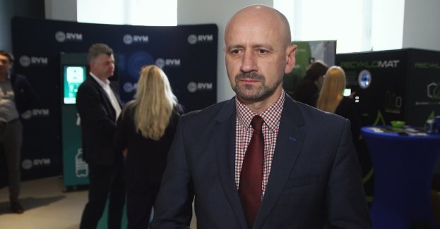 Branża handlowa wciąż jest w procesie przygotowywania swojej infrastruktury na potrzeby zbiórki opakowań w ramach systemu kaucyjnego. Zdaniem ekspertów liczba punktów odpowiada dziś za około jedną czwartą zapotrzebowania krajowego. Konsumenci również narzekają na ten aspekt systemu, ale zwracają uwagę także na krótki termin ważności voucherów otrzymywanych ze zwrotomatów. Po pierwszych miesiącach funkcjonowania systemu kaucyjnego jego uczestnicy podkreślają potrzebę powołania organizacji parasolowej, która nadzorowałaby operatorów systemu.